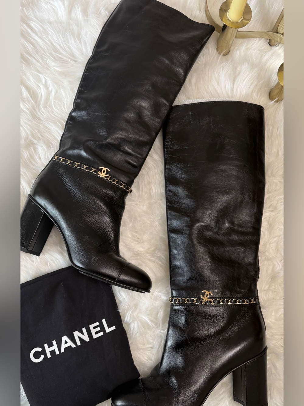 Chanel leather tall boots with a gold CC chain detail and block heel - Picture 1 of 10